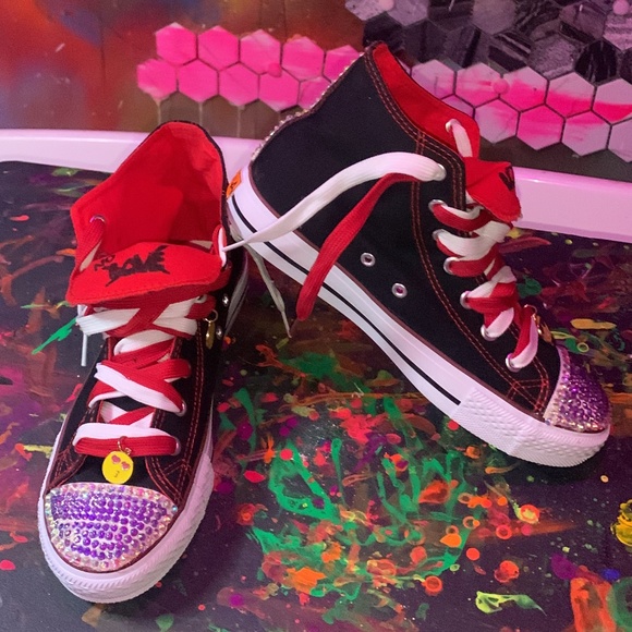 Custom Made NOLoVe EMOJi Rhinestone converse - Picture 1 of 5
